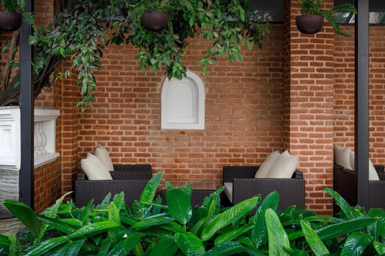 Hotel Thrive, A Tropical Courtyard Katmandu Kültér fotó