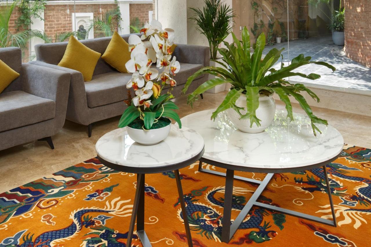 Hotel Thrive, A Tropical Courtyard Katmandu Kültér fotó