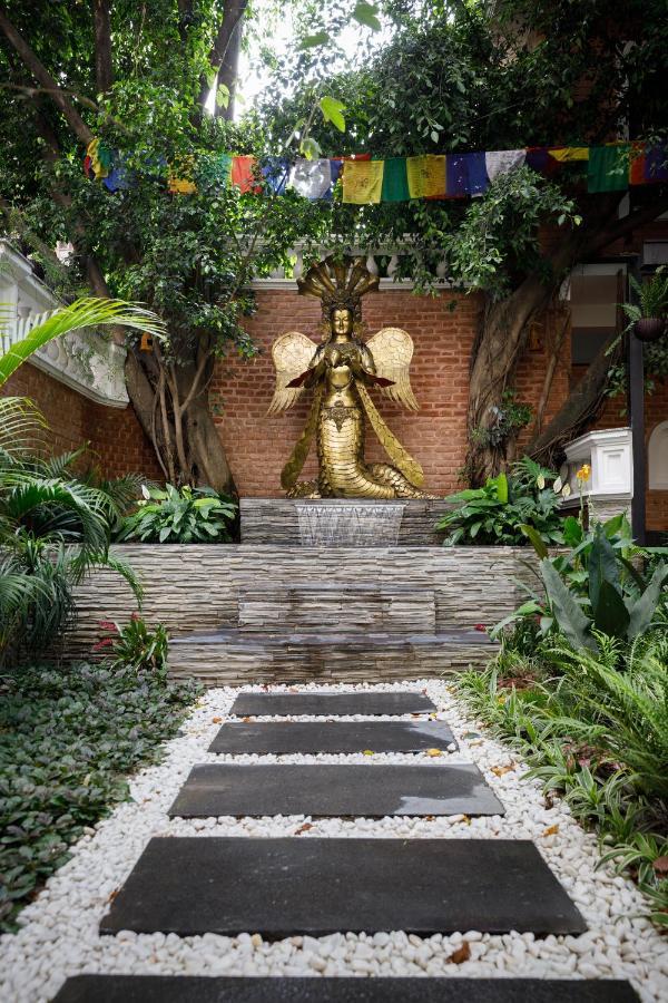 Hotel Thrive, A Tropical Courtyard Katmandu Kültér fotó