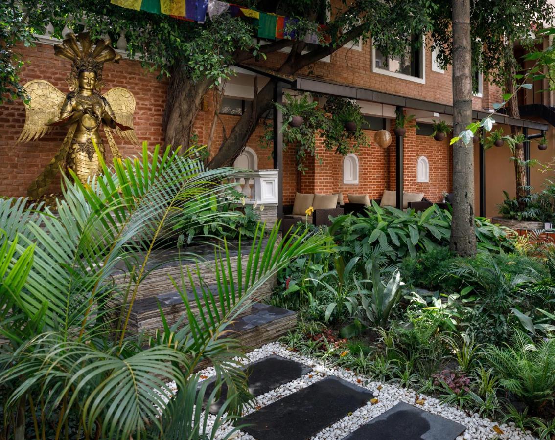 Hotel Thrive, A Tropical Courtyard Katmandu Kültér fotó
