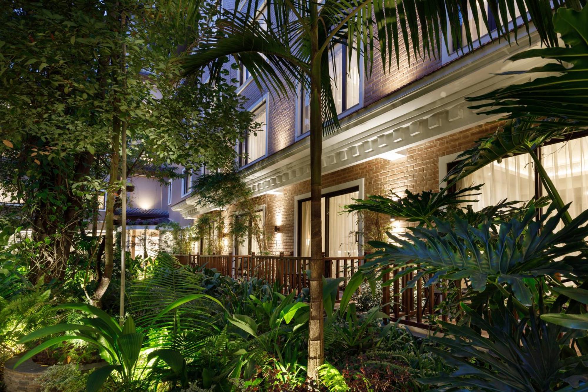 Hotel Thrive, A Tropical Courtyard Katmandu Kültér fotó